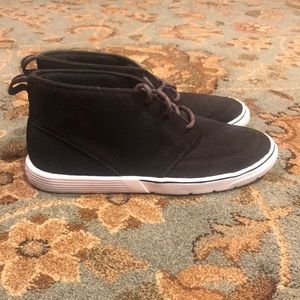 Men’s Under Armour Street Encounter Mid Sneakers.